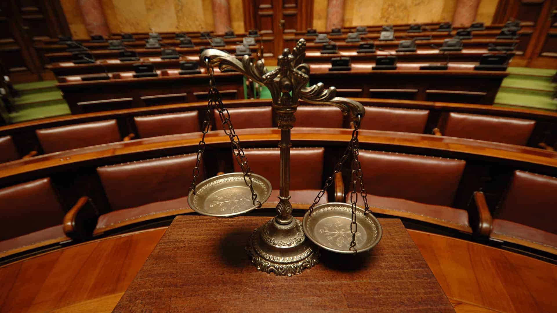 scales of justtice in a courtroom