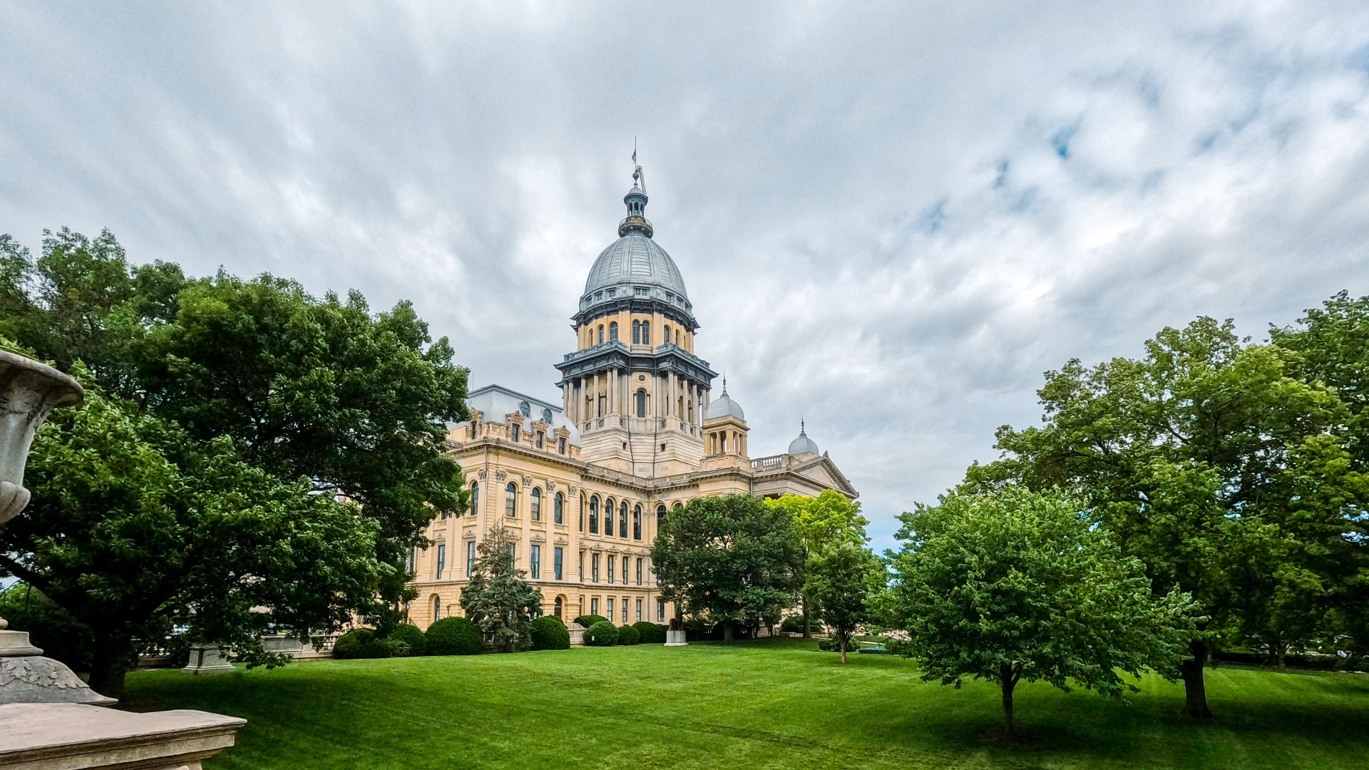 Long view of the Illinois State Capitol Building in Springfield, IL, USA